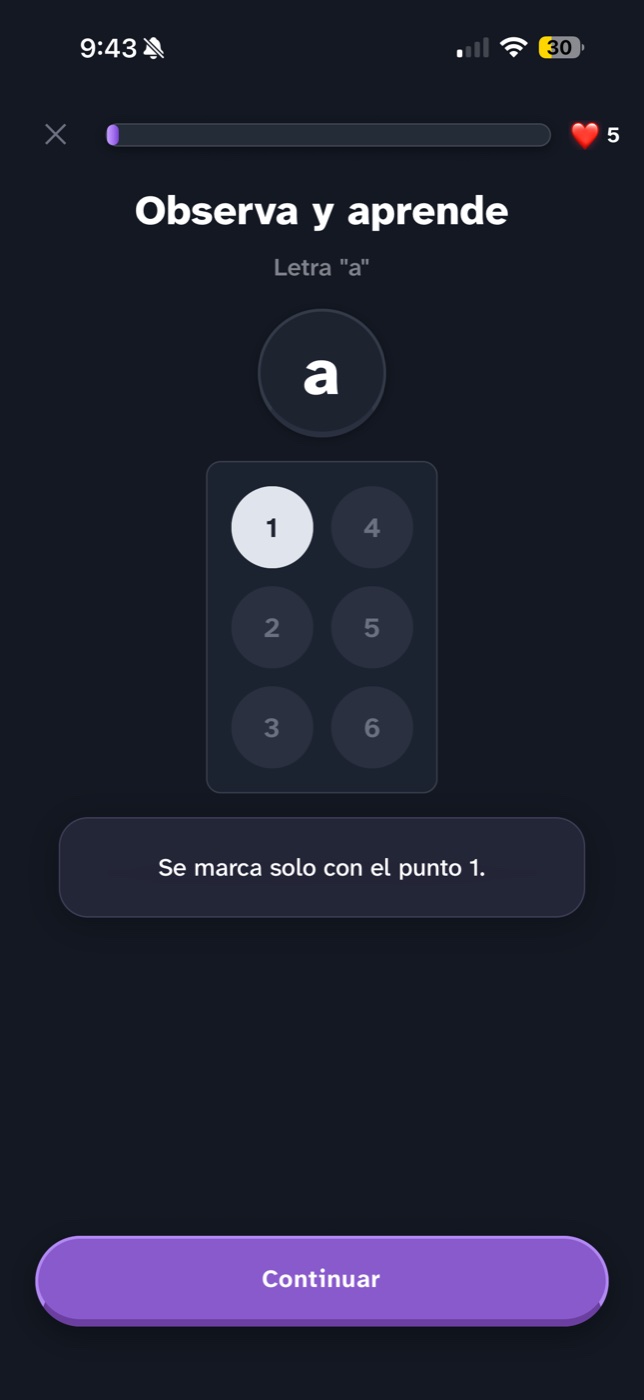 La misma lección en modo oscuro: fondo casi negro, la letra a en blanco, el punto 1 marcado en claro y el botón Continuar en morado.